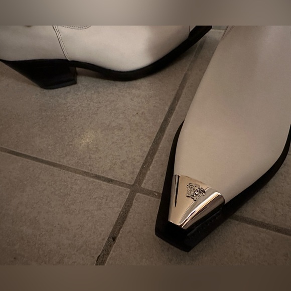 Versace UNISEX Western ankle boots NEW (AUTHENTIC) - Picture 8 of 16